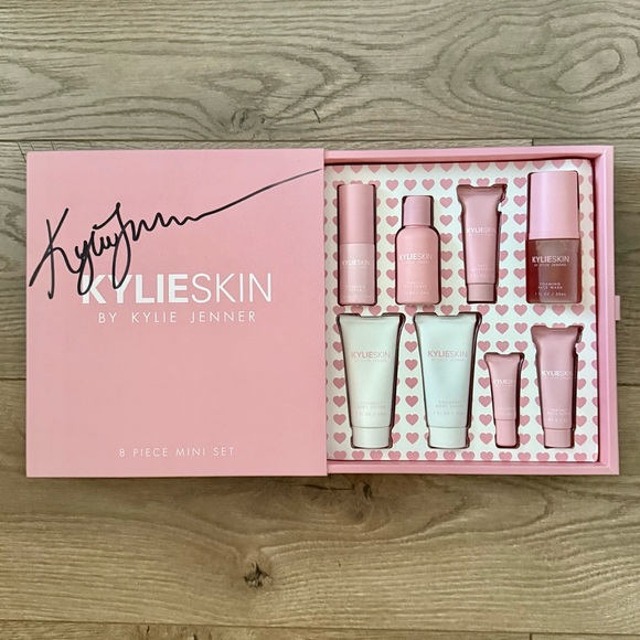 Kylie Skin 8 Pc Mini Set Signed PR Box